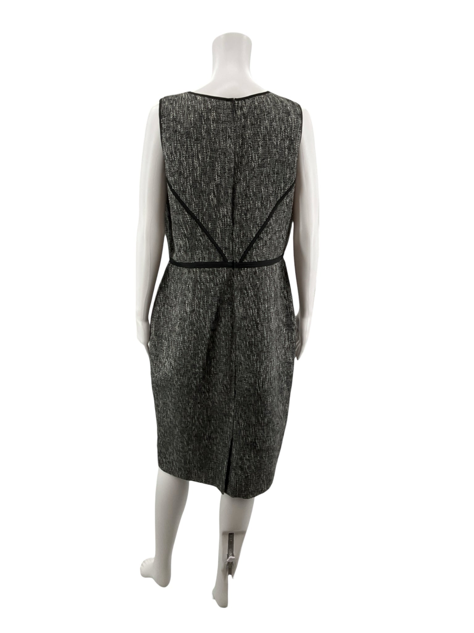 Ann Taylor Black/Gray Solid Pre-Owned Ladies Dress - Size 12