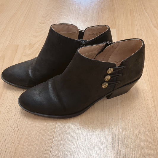 lifestride Shoe Size 7.5 Black Buttons Pre-Owned Booties