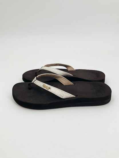 Brown and cream Reef flip flop sandals for ladies, size 7, featuring a casual thong design ideal for beachwear.