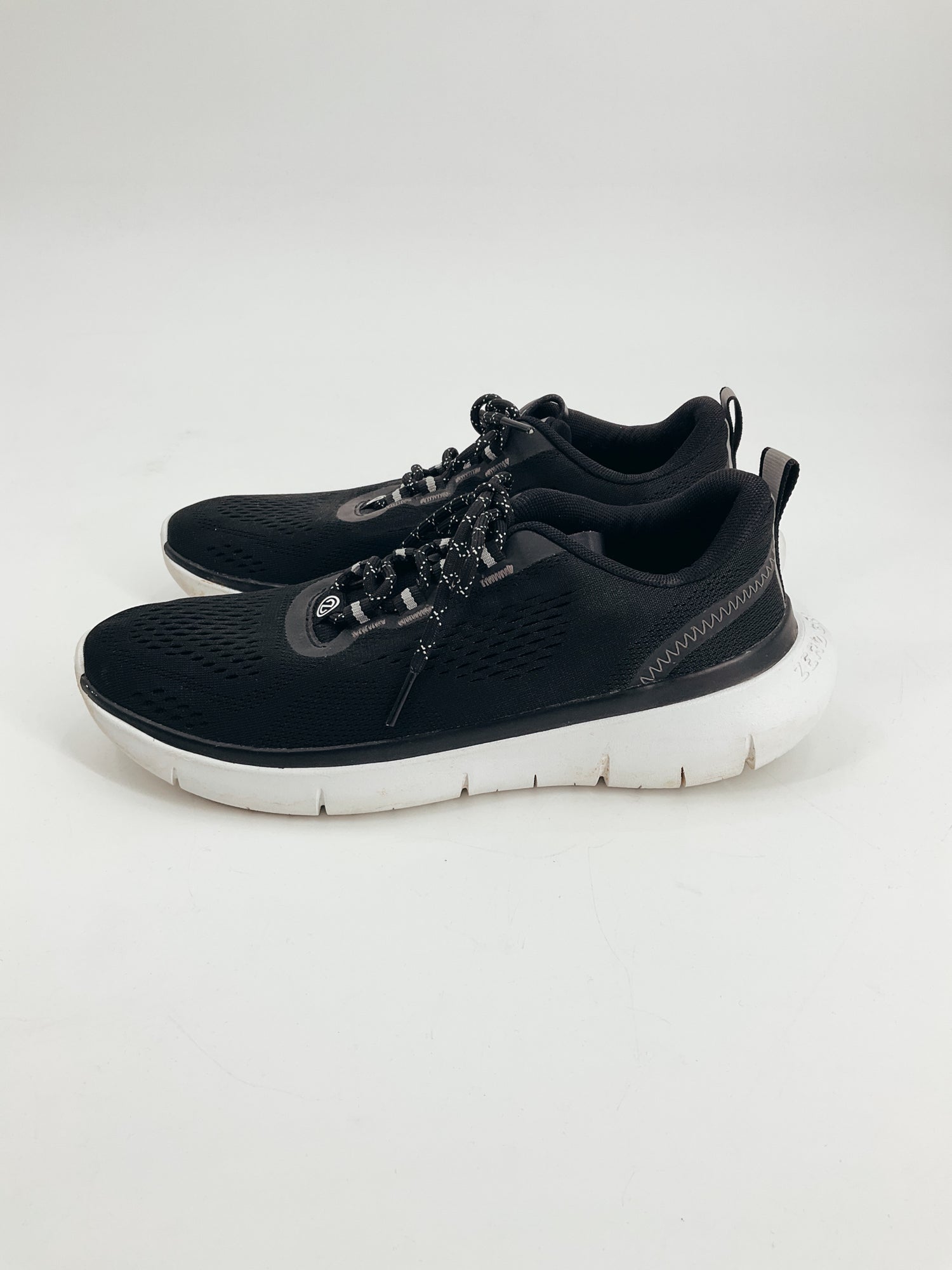 Cole Haan Black Pre-Owned Ladies Sneakers Size 8 with white soles and mesh upper, ideal for casual wear or light workouts.