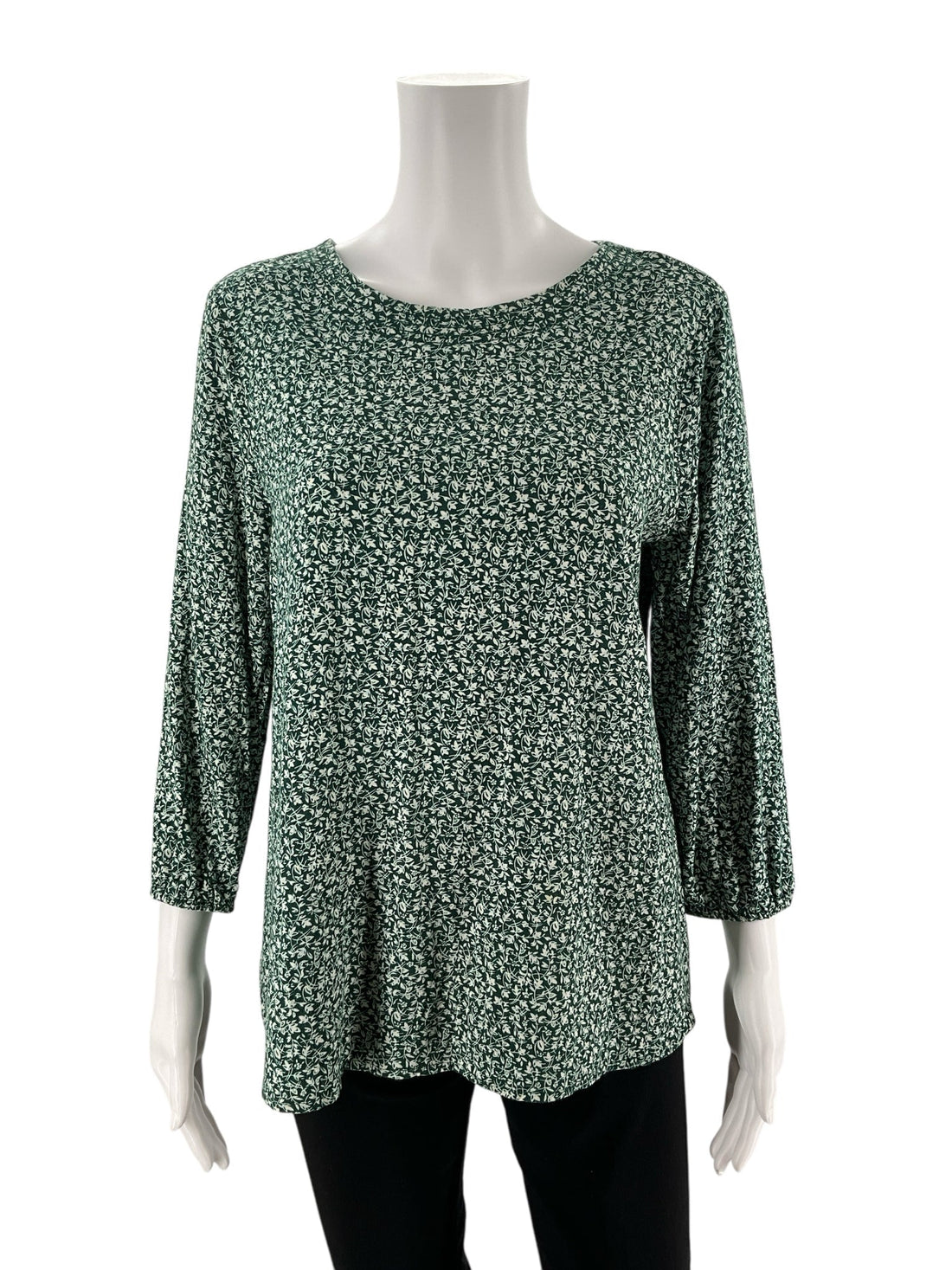 Croft &amp; Barrow Green/White Print Pre-Owned Ladies Top - Size Medium - Margaret’s Fine Consignment
