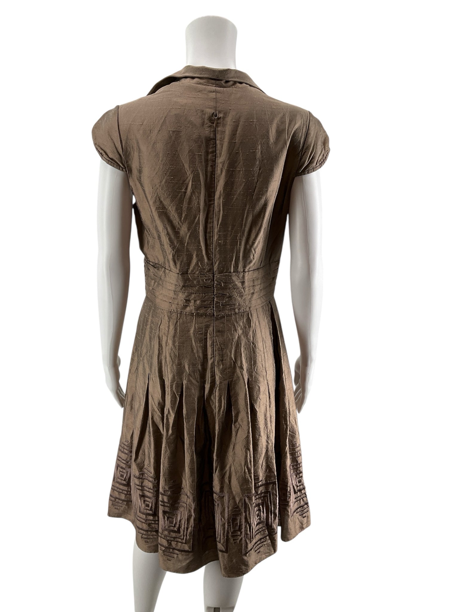 Adrianna Papell Size 8 Taupe Solid Pre-Owned Ladies Dress