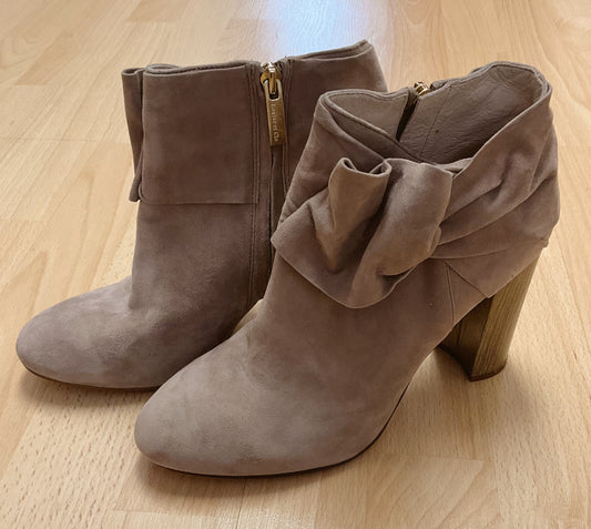 Louise et Cie Shoe Size 8.5 Tan suede booties