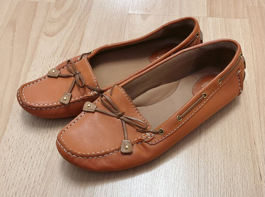 Clarks Shoe Size 7.5 Orange/tan bow Loafers