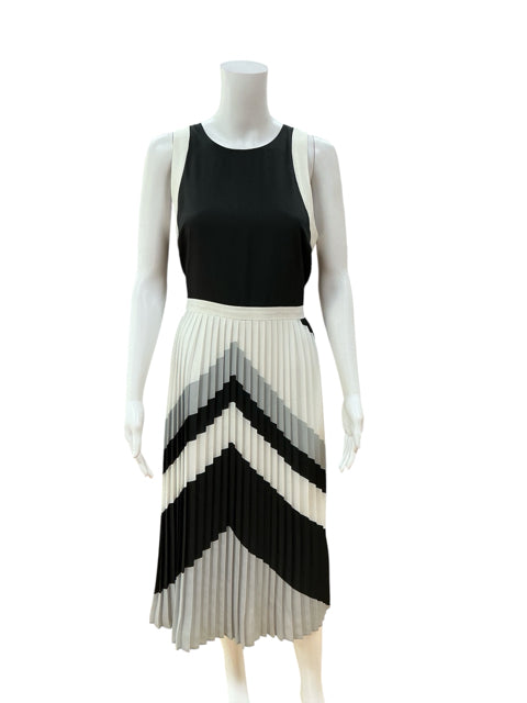 Banana Republic Chevron Pleated Midi Dress Size 10 Black Gray White Colorblock