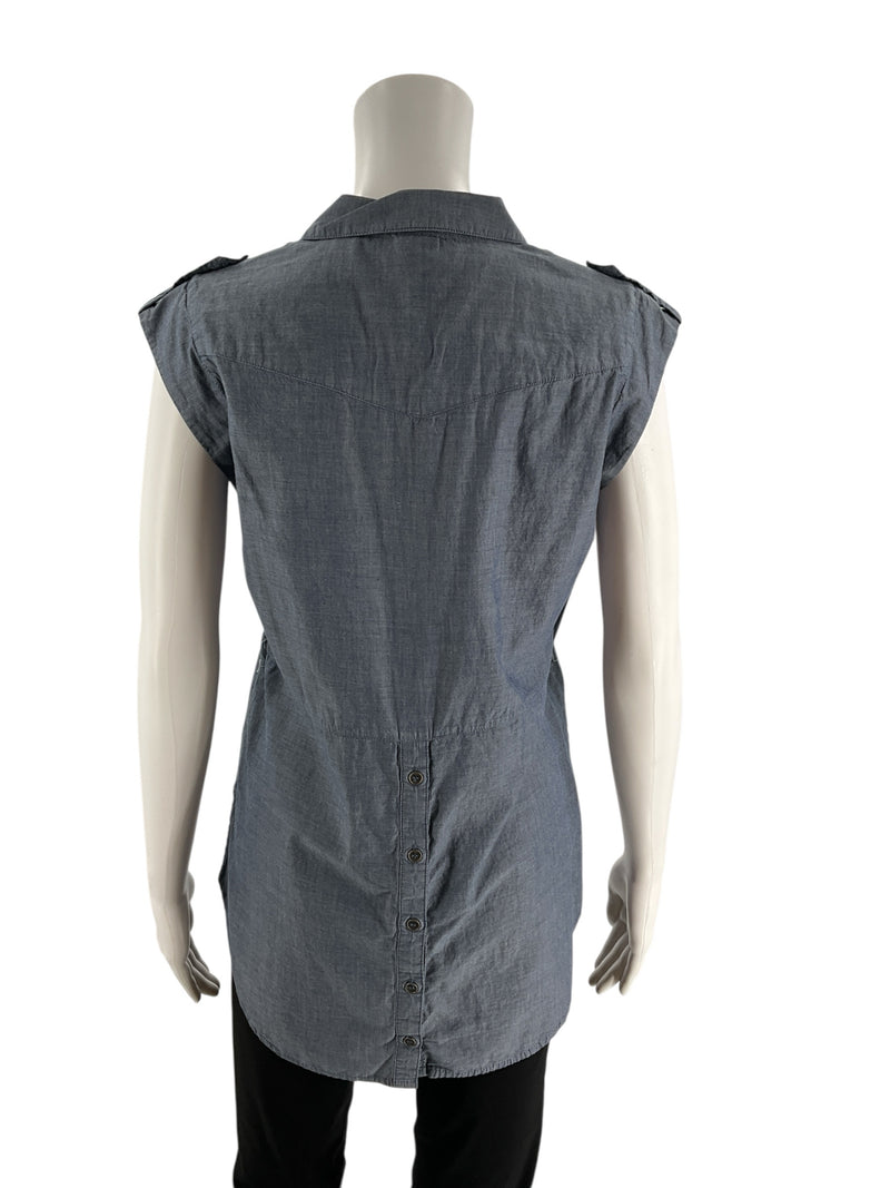 Back view of Workshop Blue Solid Pre-Owned Ladies Top - Size Small. Features high-low hem and decorative back button detailing.