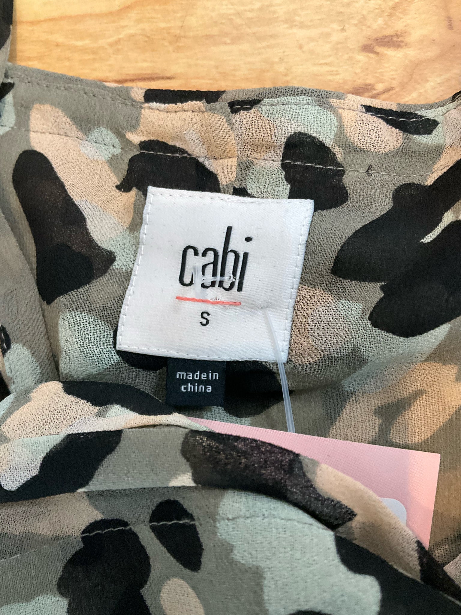 cabi Excursion Top Size S Green Camo Pleated Off Shoulder Blouse Style 5360