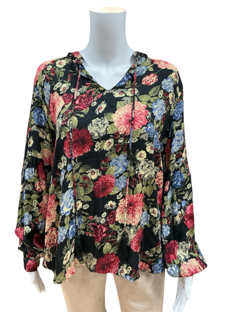 seven Size M black/blue/maroon Floral Casual Top - Downstairs