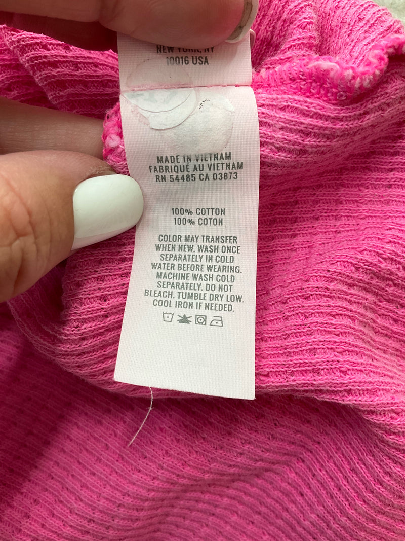 Fabric care label of Aerie Pink Pre-Owned Ladies Top - Size Small, indicating 100% cotton material and washing instructions.