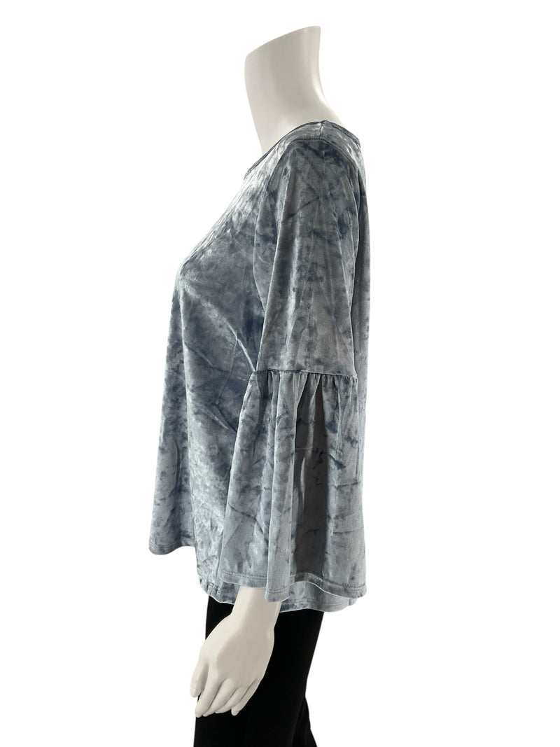 Caution To The WindBlue Velvet Pre-Owned Ladies Top - Size Medium