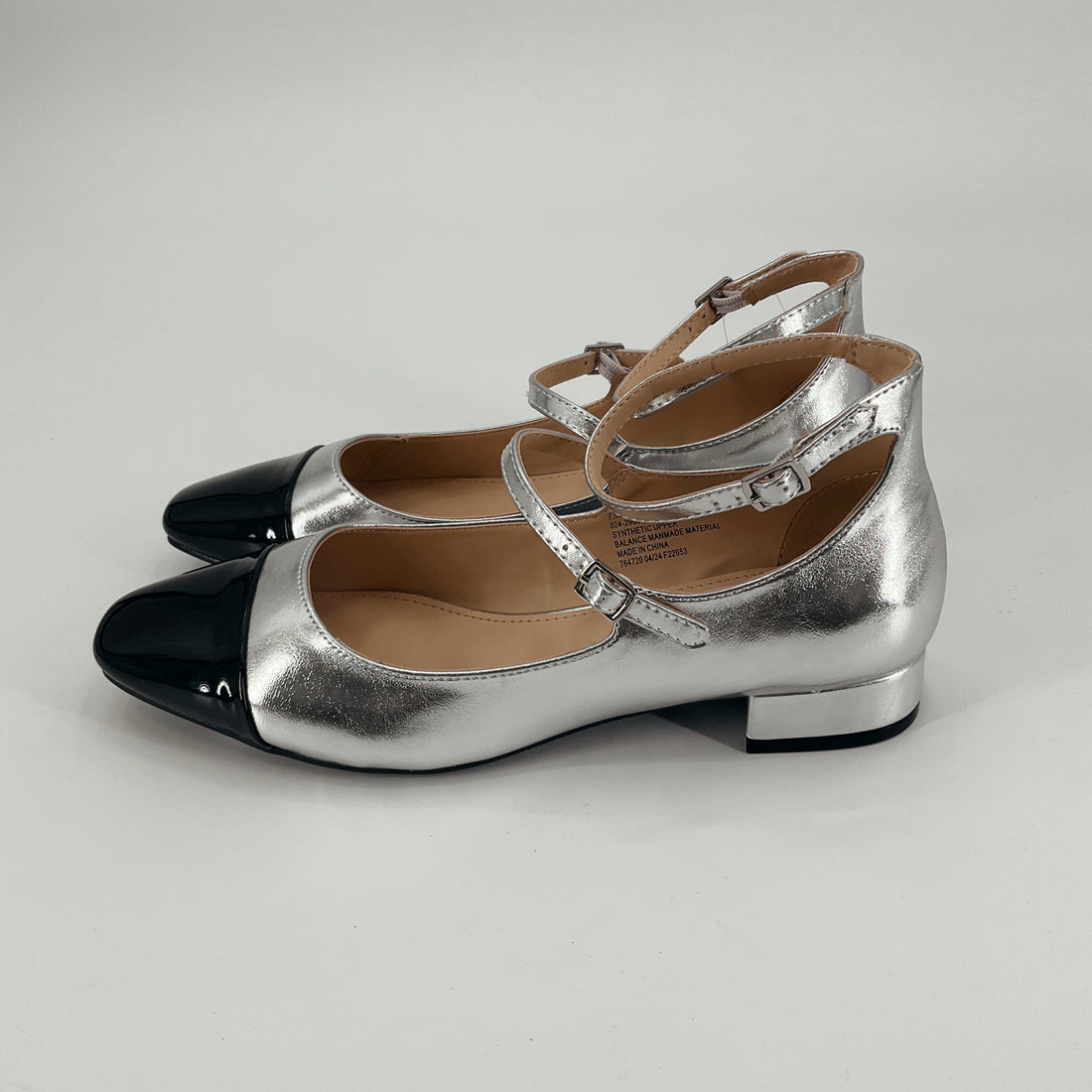 Liz Claiborne Silver/Black Solid Pre-Owned Ladies Flats - Size 7.5