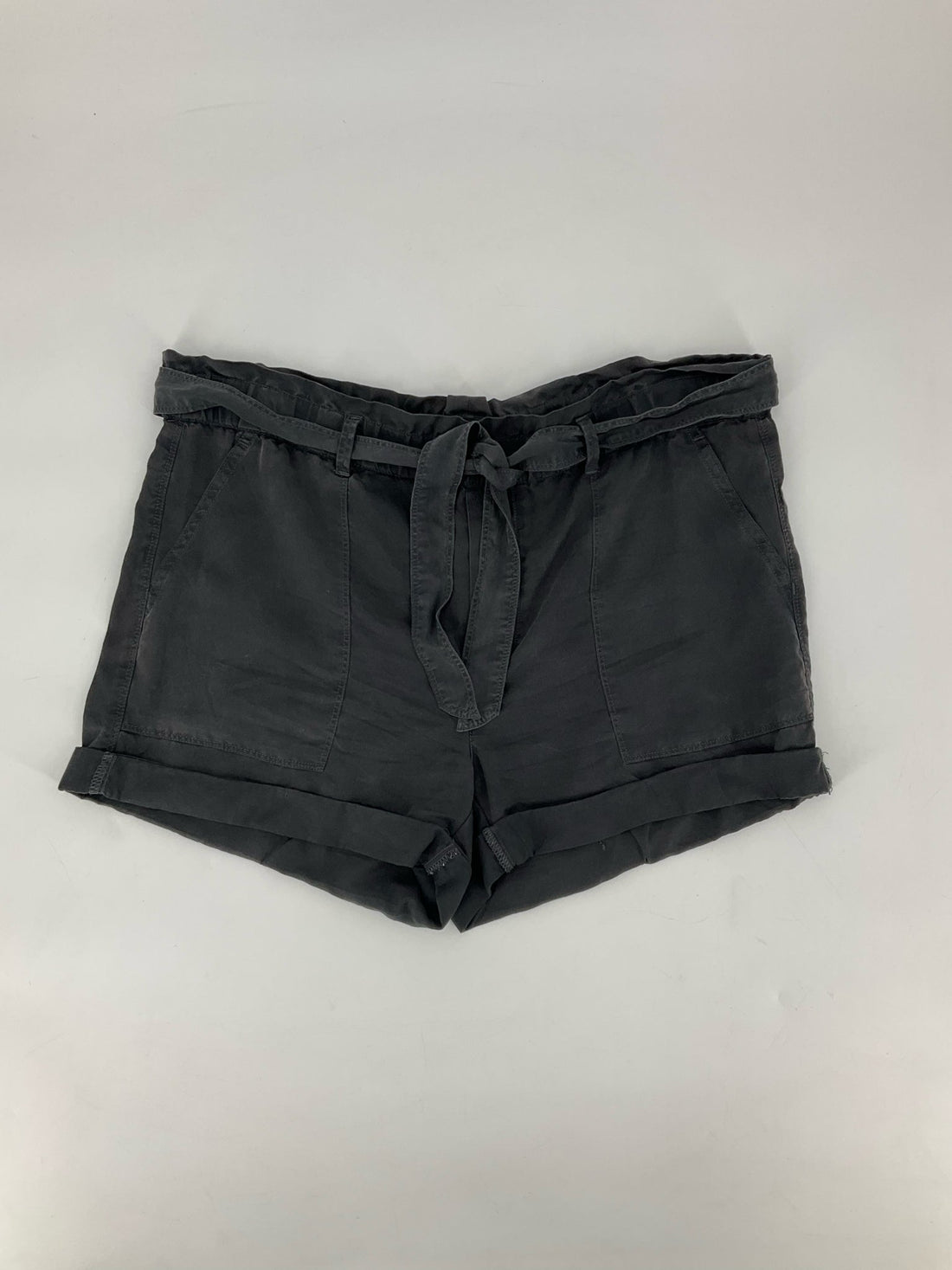Gray solid pre-owned high-waisted paperbag shorts for ladies by aerie, featuring a relaxed fit in size small.