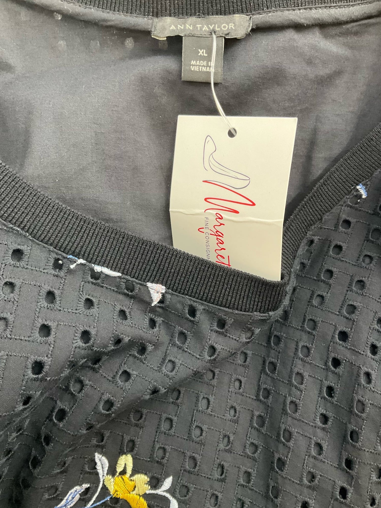 Ann Taylor Black/Multi Floral Pre-Owned Ladies Top - Size XL - Margaret’s Fine Consignment