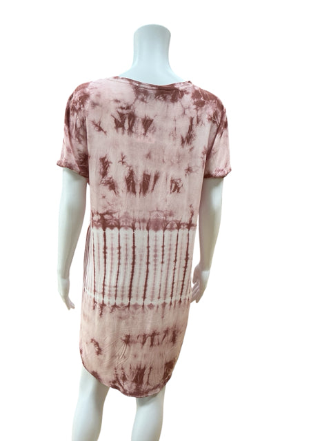 Back view of Velvet Heart Pink Tye Dye Pre-Owned Ladies Dress - Size XS, highlighting the high-low hem and pink cream tie-dye design.
