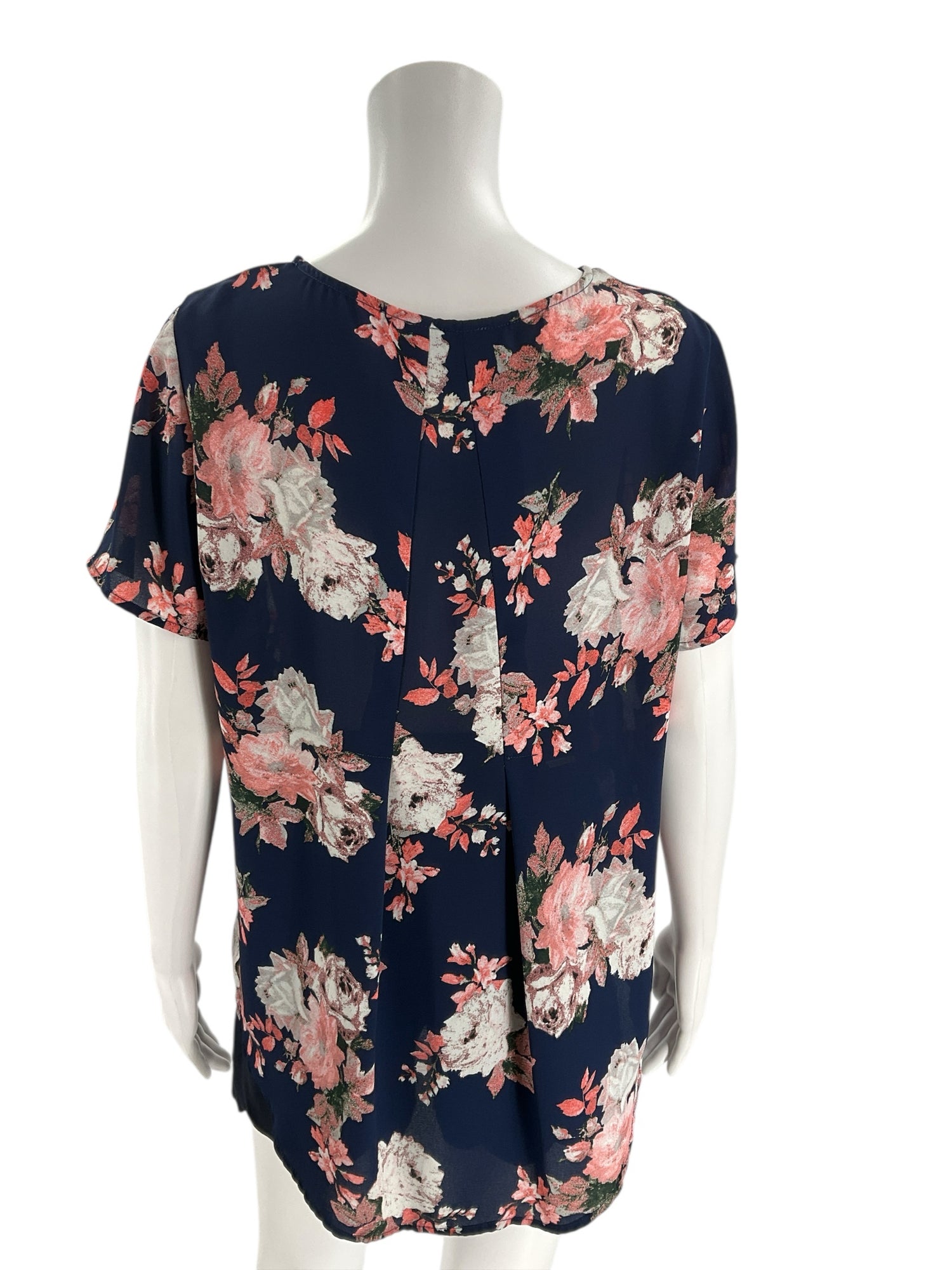 Chelsea &amp; Theodore Navy/Multi Floral Pre-Owned Ladies Top - Size Medium - Margaret’s Fine Consignment