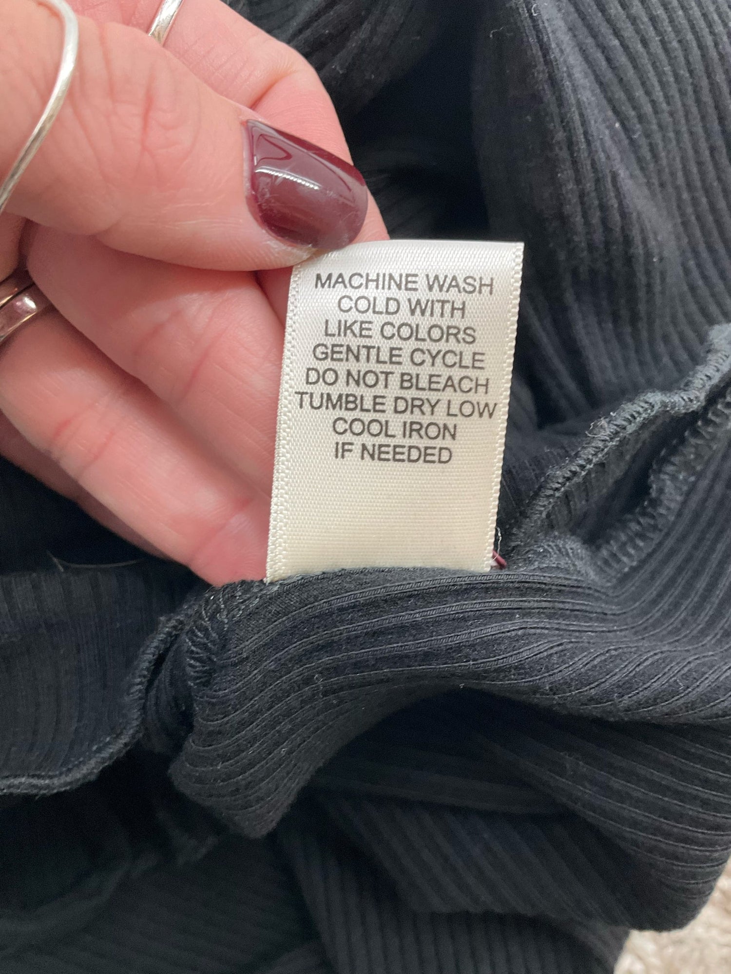 Black ribbed cropped v-neck top with ruched tie-front and long sleeves by Altar&