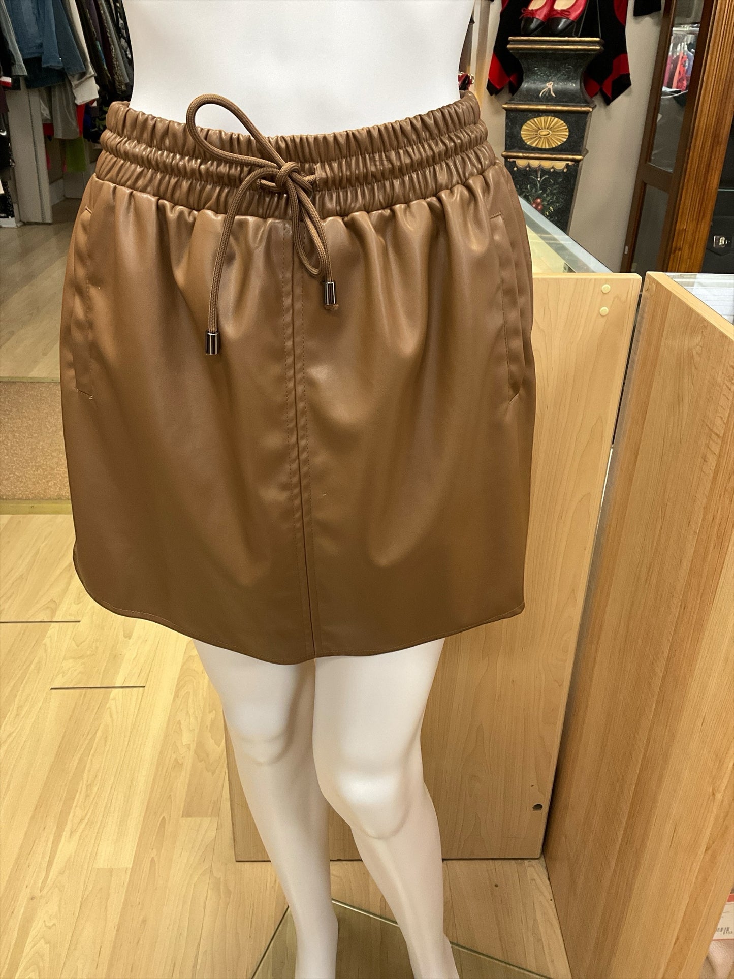 entro Size M Tan pleather Skirt