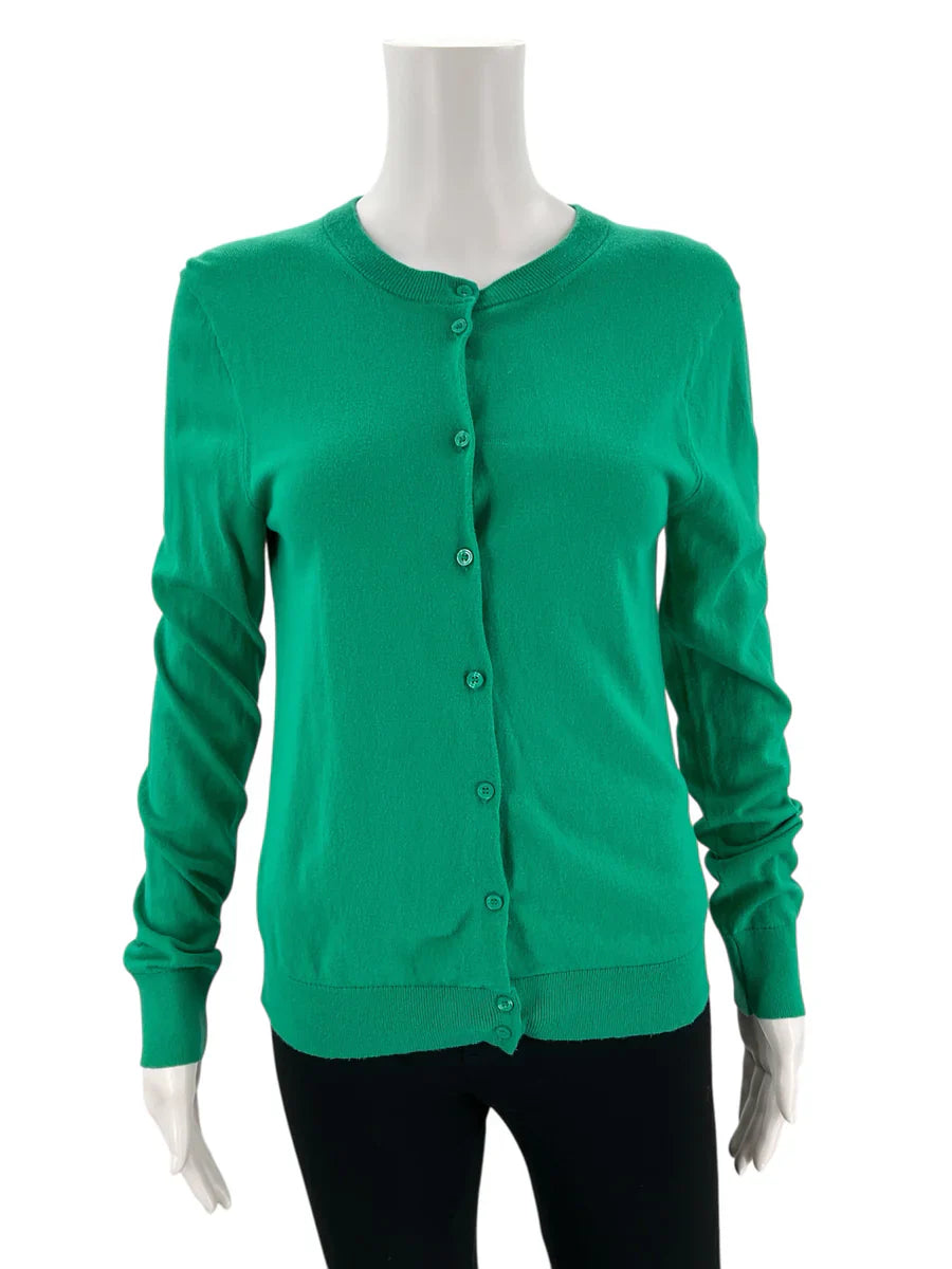 J Crew green solid ladies top, pre-owned, size medium, featuring a classic cut and soft fabric.
