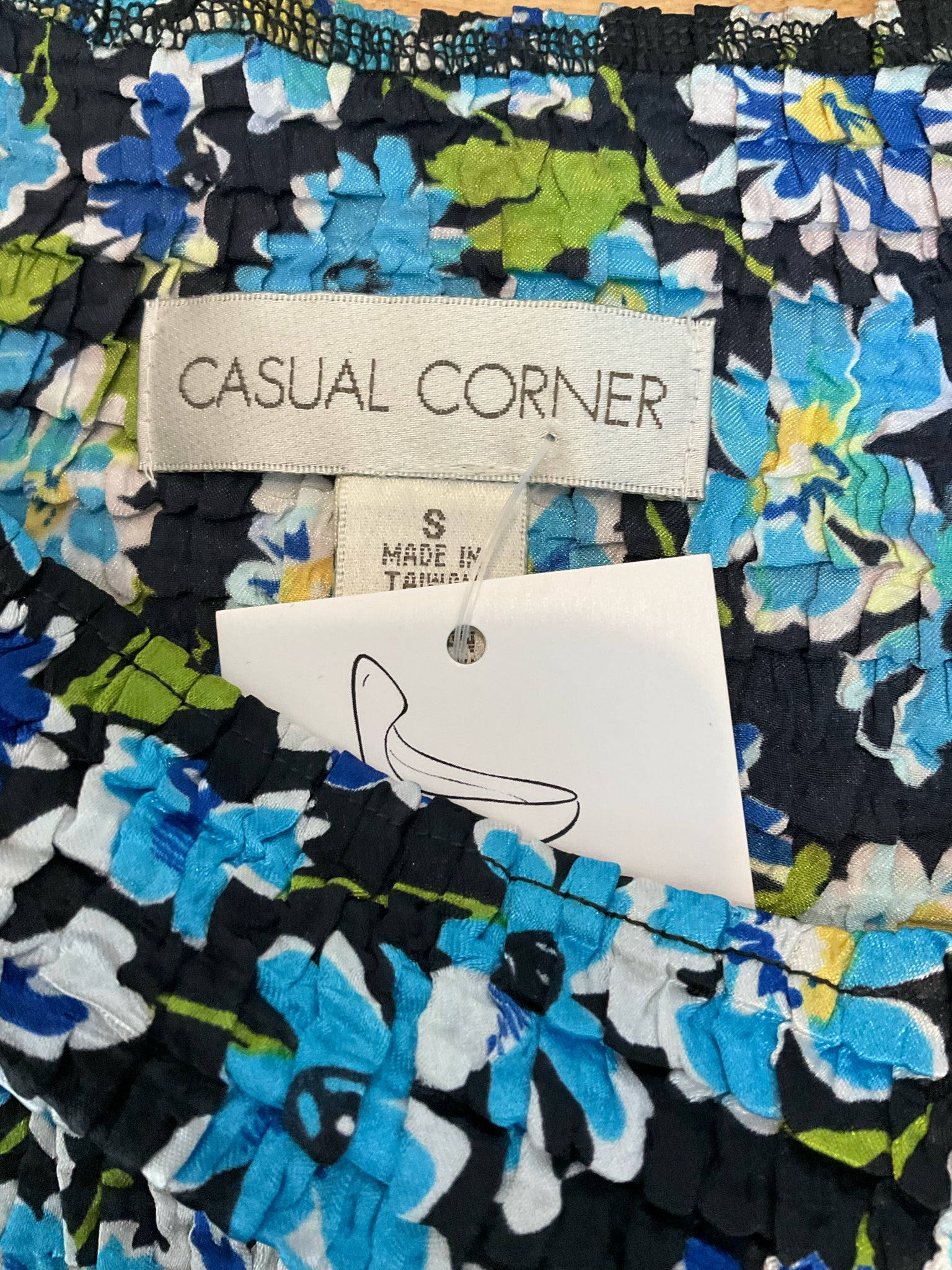 Casual Corner Vintage Casual Corner Smocked Popcorn Floral Tank Top | Y2K Sleeveless Blouse | Size Small