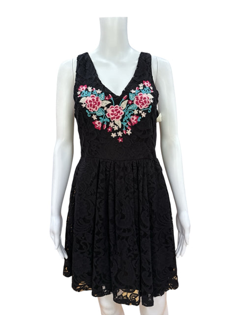Francesca Black/Pink/Blue Lace Pre-Owned Ladies Dress - Size Medium