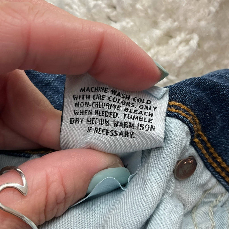 Care label for Hudson Dark Blue Pre-Owned Jeans - Size 4 with washing and drying instructions for denim maintenance.