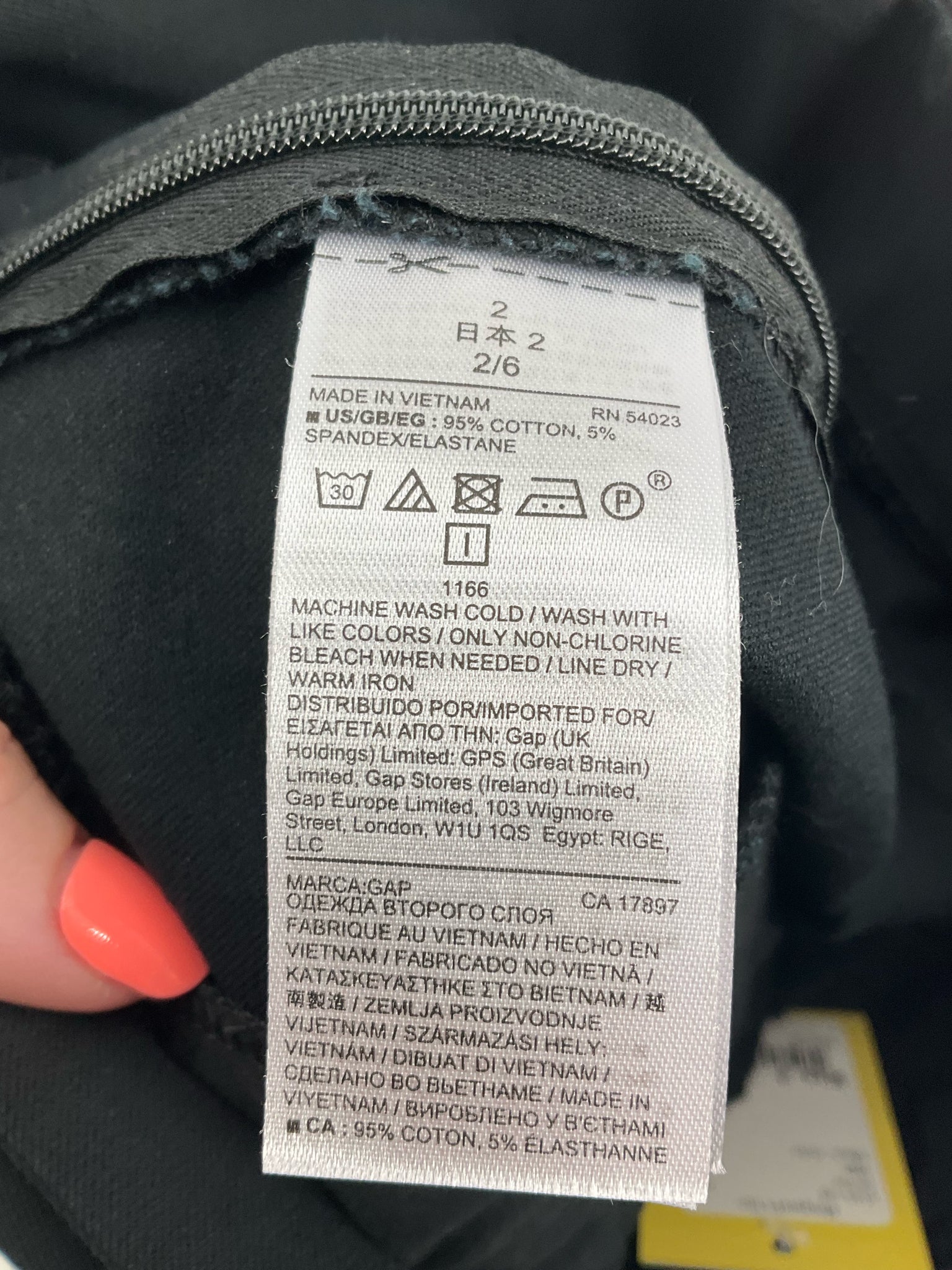 Gap Black High-Waisted, Side-Zip, Skort, Tailored, Minimalist, Preppy Size 2 Black Solid Shorts - Size 2