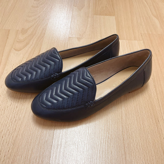 Talbots Shoe Size 6 Navy Quilted Pre-Owned Flats, consignment