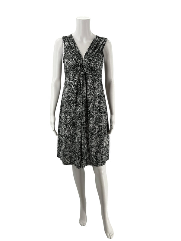 Front view of pre-owned Peck & Peck black and white print pullover dress, medium size, with twist-knot detail and sleeveless design.