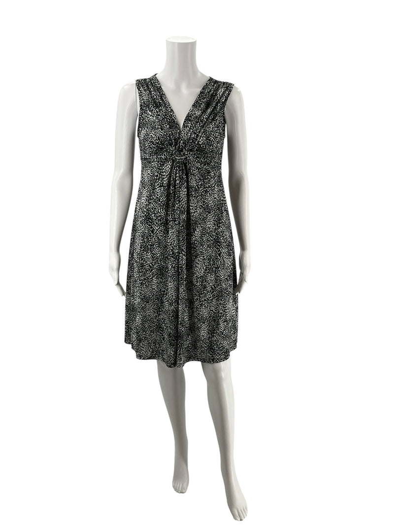 Front view of pre-owned Peck & Peck black and white print pullover dress, medium size, with twist-knot detail and sleeveless design.