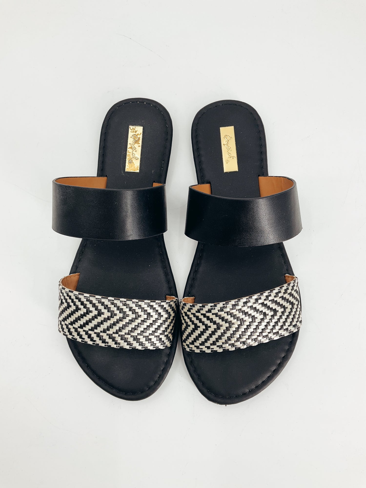 Qupid Black Solid Pre-Owned Ladies Sandals - Size 7