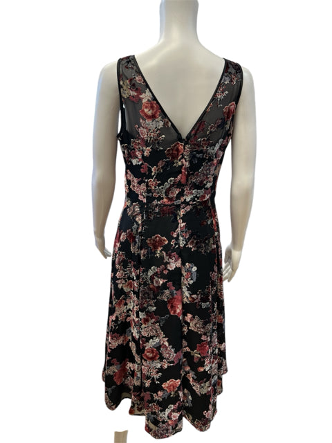 White House Black Market Size 4 Black/Gray/Maroon Pre-Owned Ladies Dress