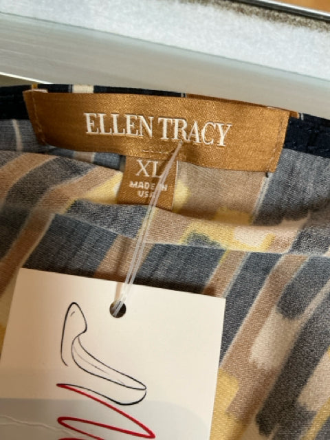 Ellen Tracy Navy/Yellow Print Pre-Owned Ladies Top - Size XL - Margaret’s Fine Consignment