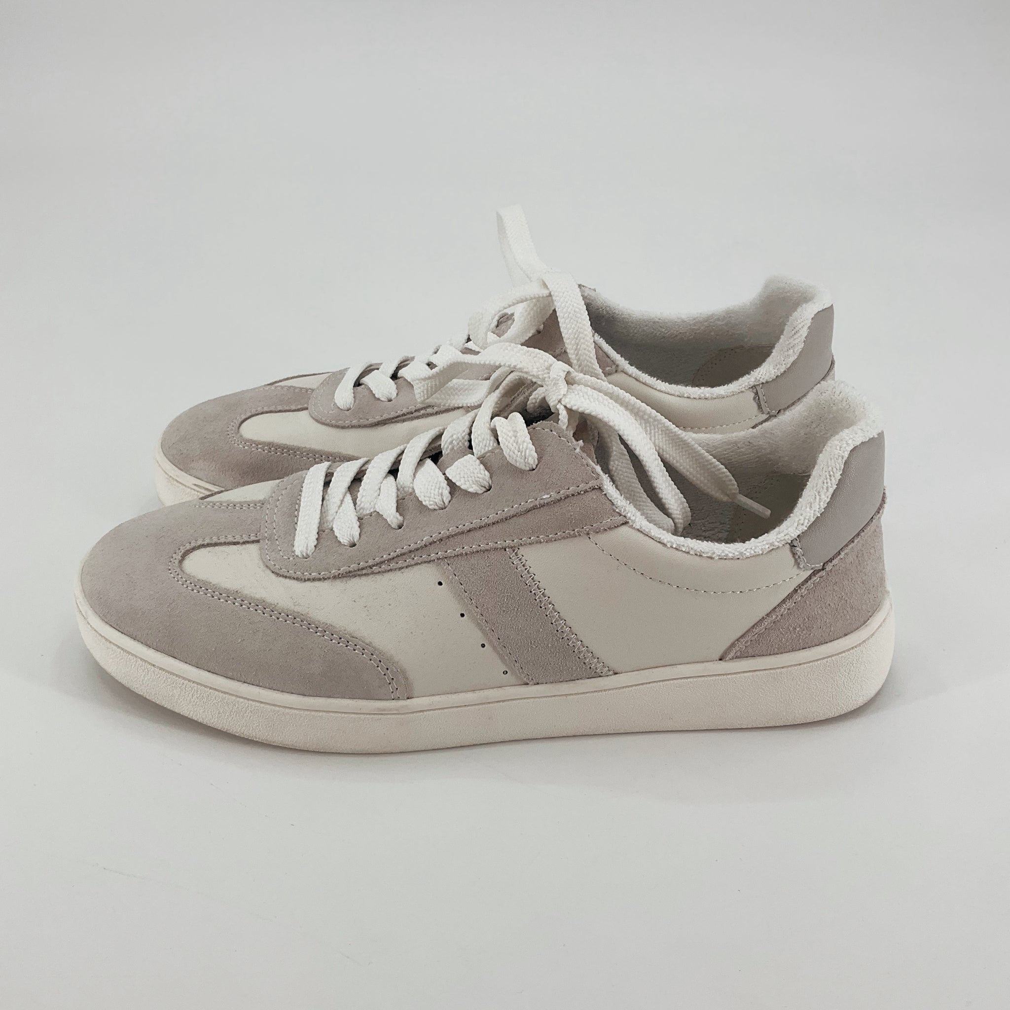 Chelsea &amp; Violet Club Suede Leather Sneakers White Gray Size 9.5