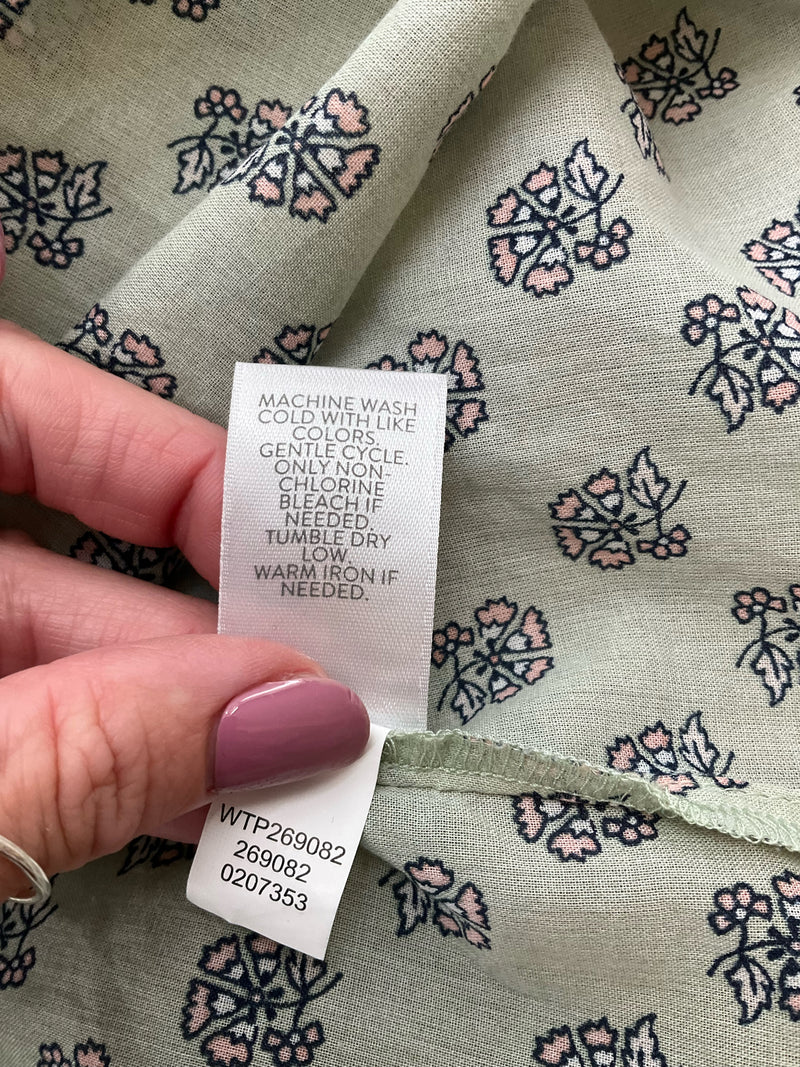 J Jill Green Floral Pre-Owned Ladies Top - Size XS Petite