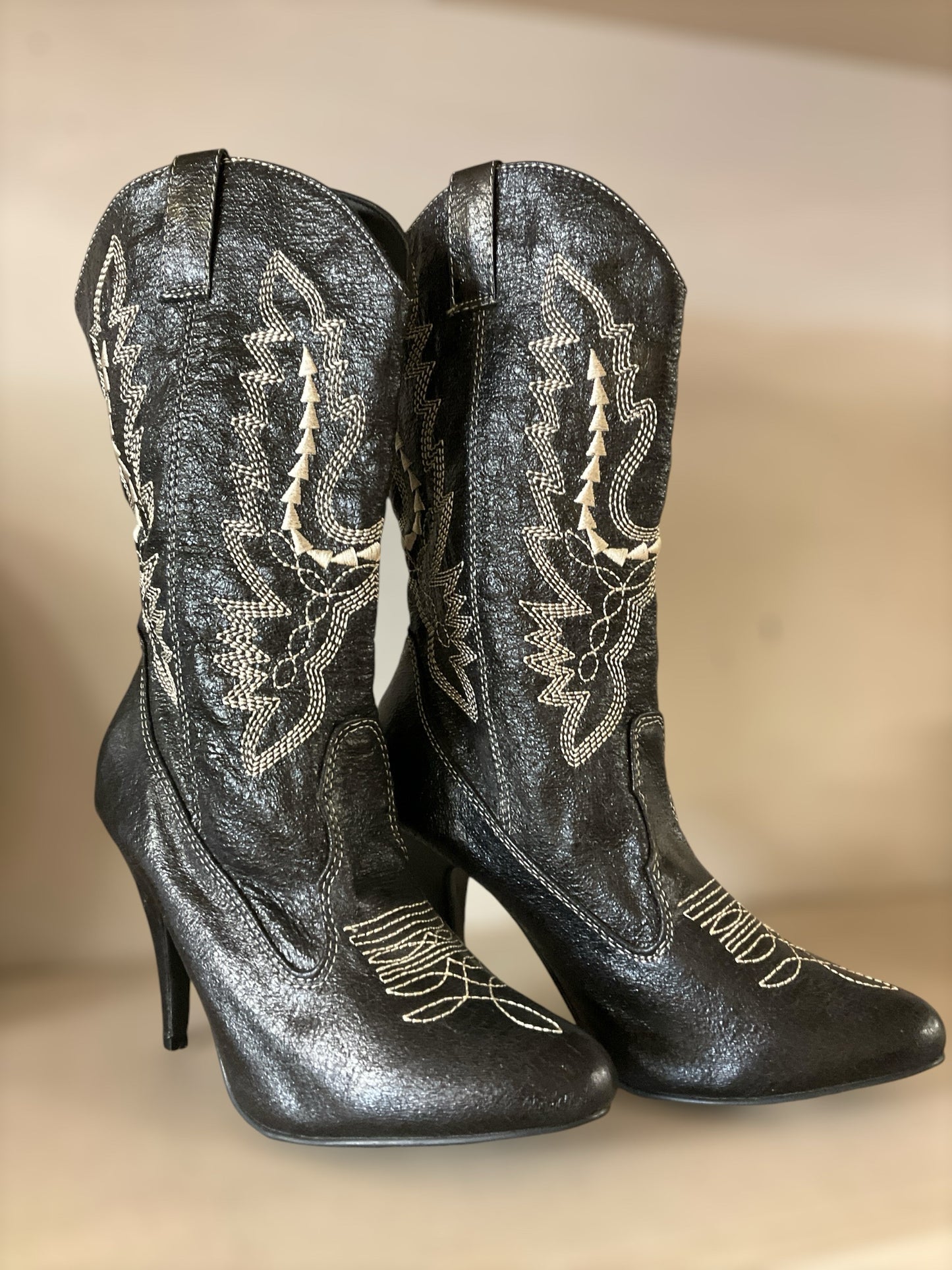 ellie Shoe Size 7 Black Embroidered Boots