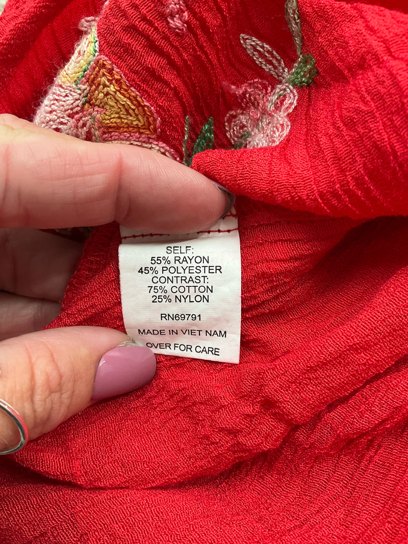 Fig & Flower Red/Multi Embroidered Pre-Owned Ladies Top - Size Small
