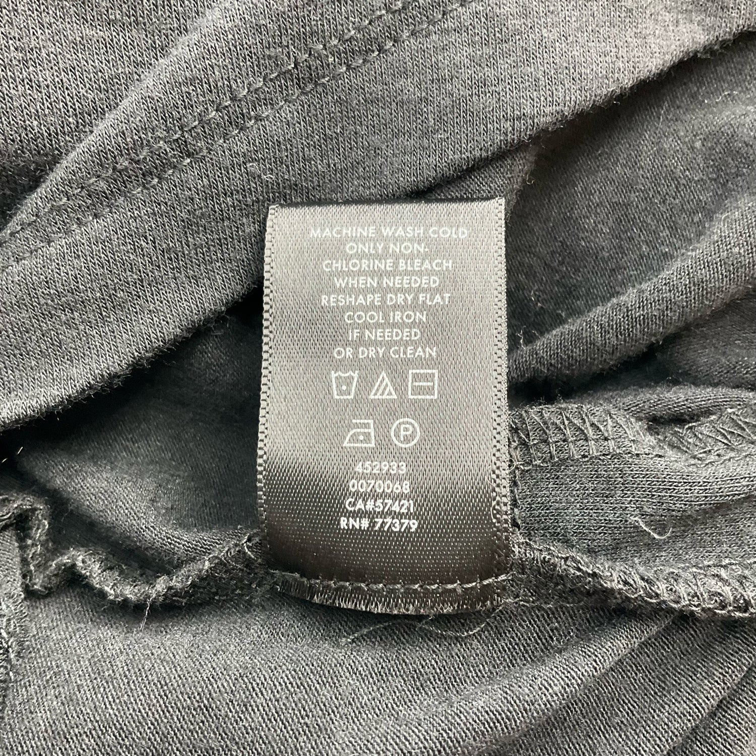 Ann Taylor Black Solid Pre-Owned Top - Size Small - ONLINE ONLY
