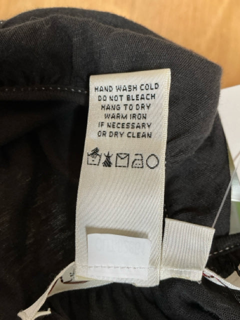 Studio M care label for Black/White Floral Pre-Owned Ladies Dress - Size XS. Instructions include hand wash cold, hang to dry, and warm iron if needed.