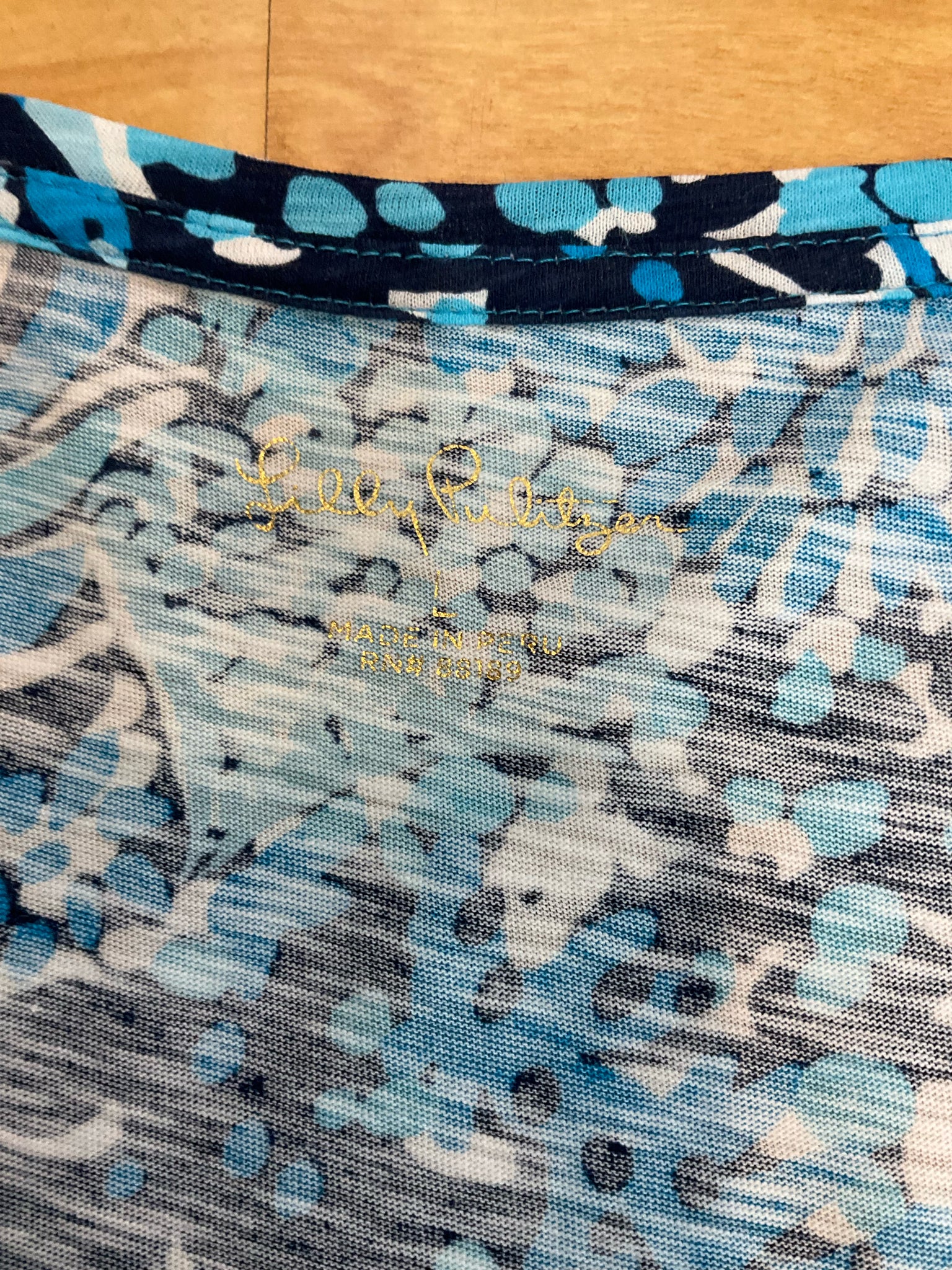 Lilly Pulitzer Michele V-Neck Top in She She Shells Print Size Large