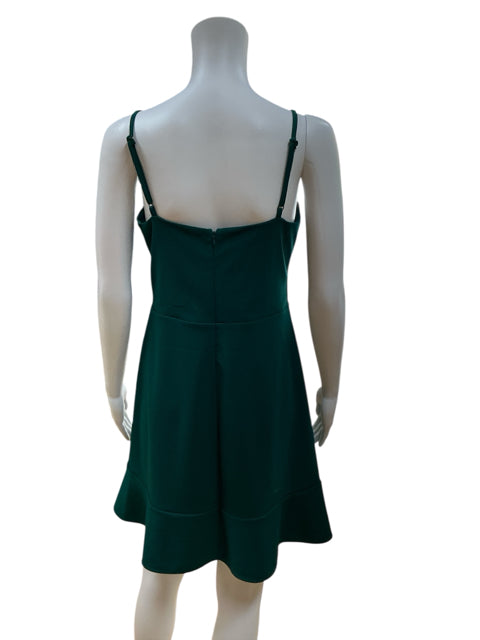 Express Green Solid Pre-Owned Ladies Dress - Size Medium - Margaret’s Fine Consignment