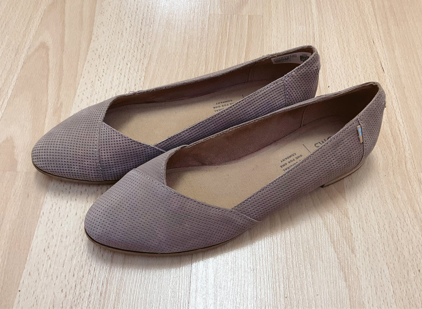 toms Shoe Size 7.5 Taupe Solid Flats