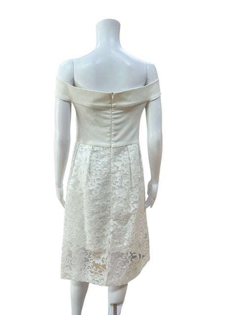 Back view of Camilyn Beth white lace pre-owned ladies dress size 6 featuring off-the-shoulder design and zip closure.