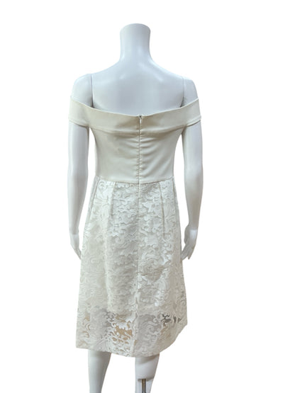 Back view of Camilyn Beth white lace pre-owned ladies dress size 6 featuring off-the-shoulder design and zip closure.