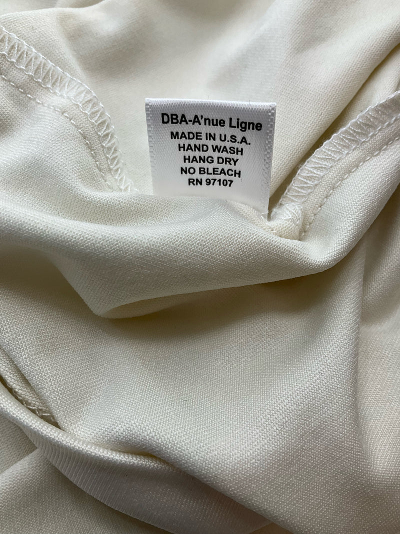 A'NUE Cream Solid Pre-Owned Ladies Top - Size Medium