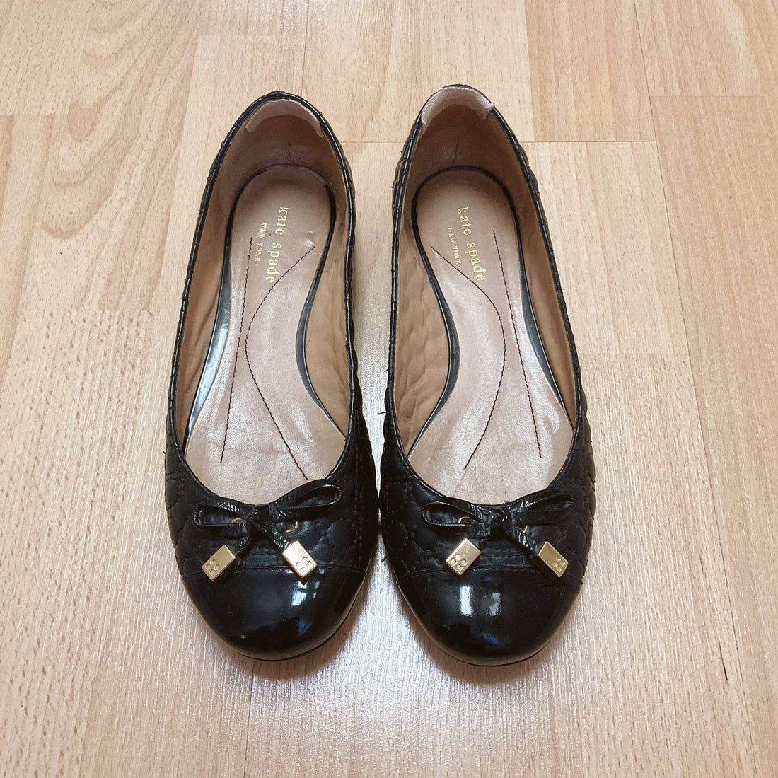 Kate Spade Black Solid Pre-Owned Ladies Flats - Size 7 - Margaret’s Fine Consignment