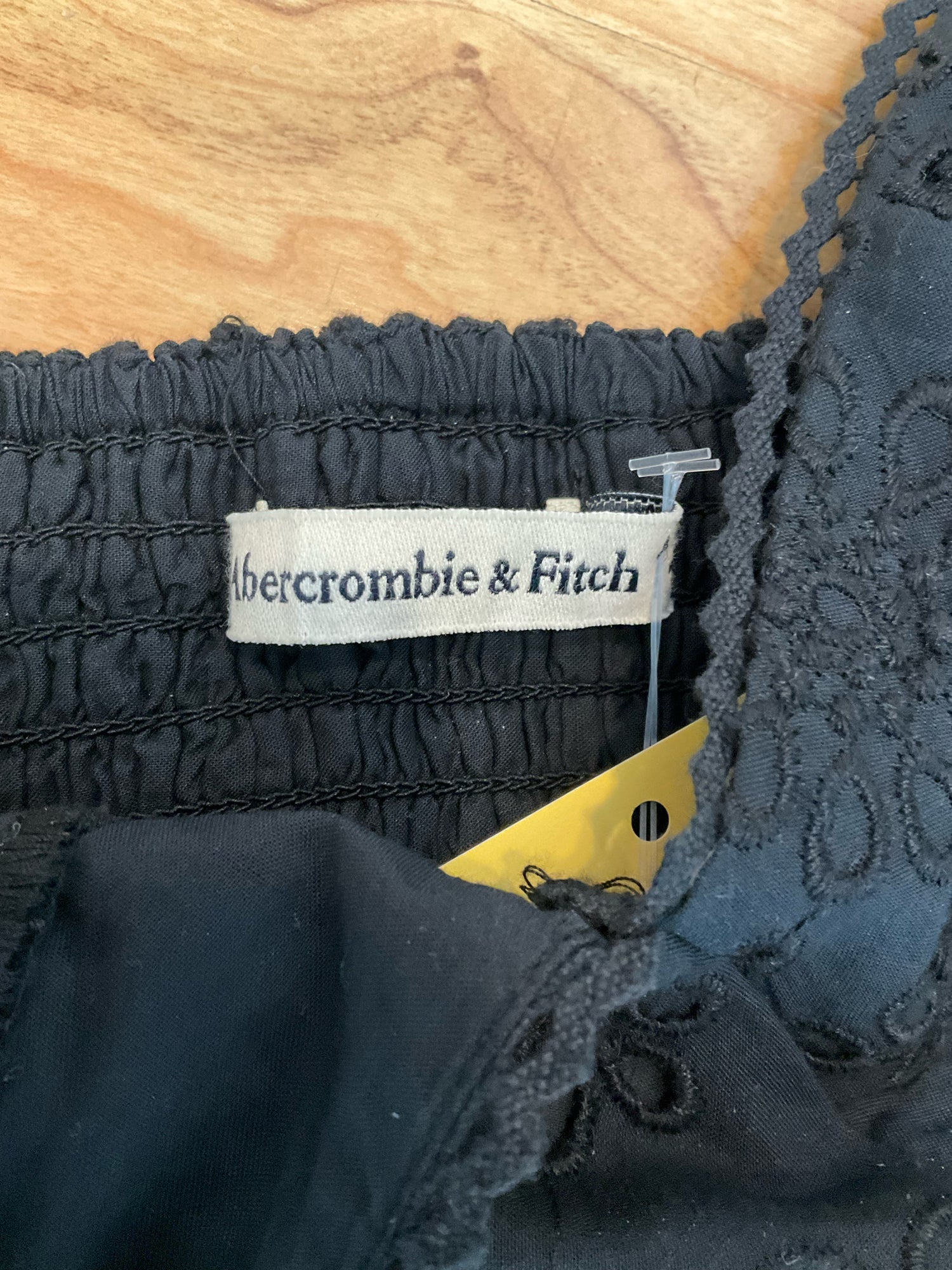 Abercrombie &amp; Fitch Black Eyelet V-Neck Crop Cami Top | Size Small