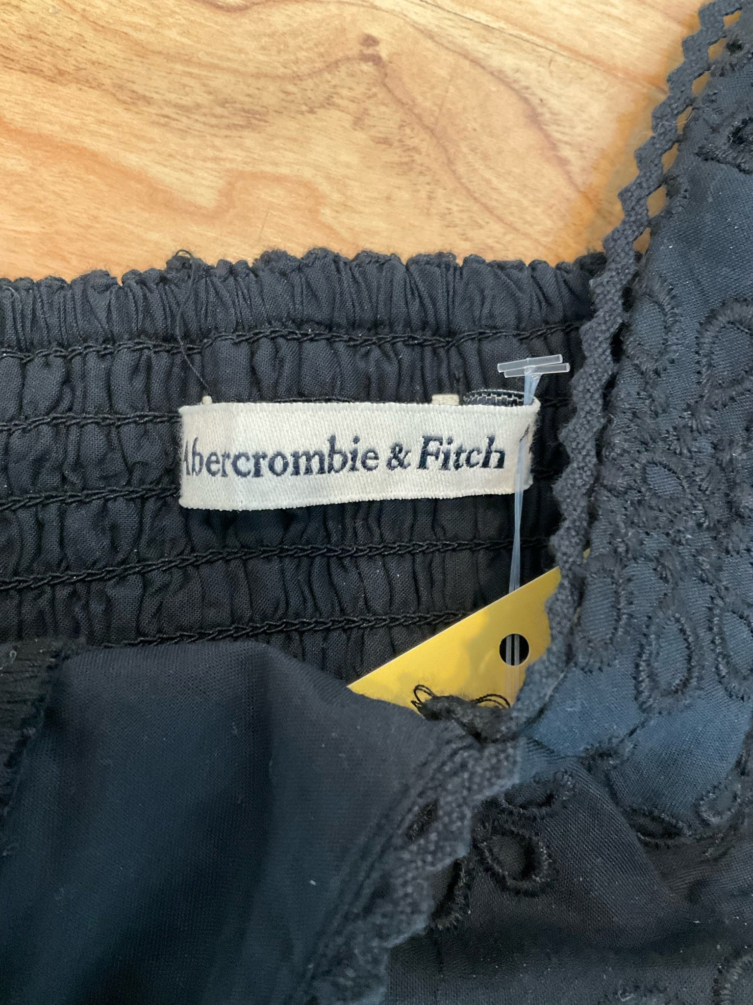 Abercrombie &amp; Fitch Black Eyelet V-Neck Crop Cami Top | Size Small