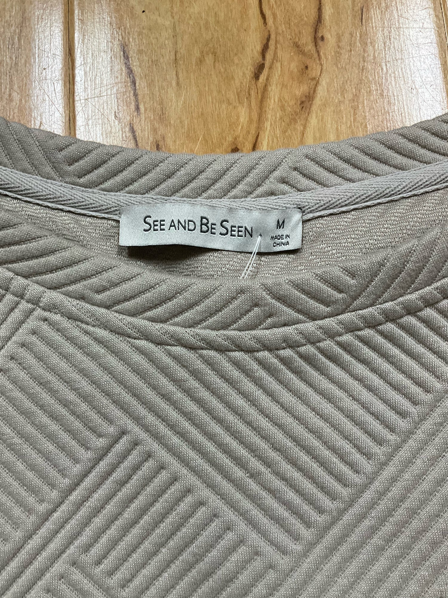 See and Be Seen Tan Geometric Jacquard Dolman Sleeve Top Size Medium