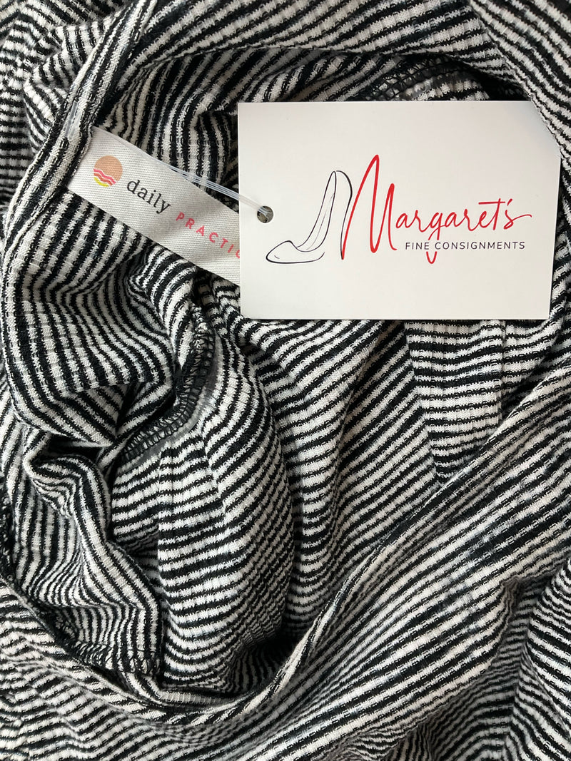 Daily Practice White/Black Print Pre-Owned Ladies Dress - Size Small