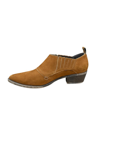 Steve Madden Camel Suede Triple Gore Chelsea Ankle Boots | Size 7.5